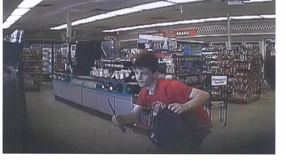 Bandit wore rosary, wielded knife in hit on South Tucson Circle K